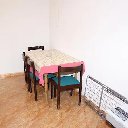 Apartment Maric *