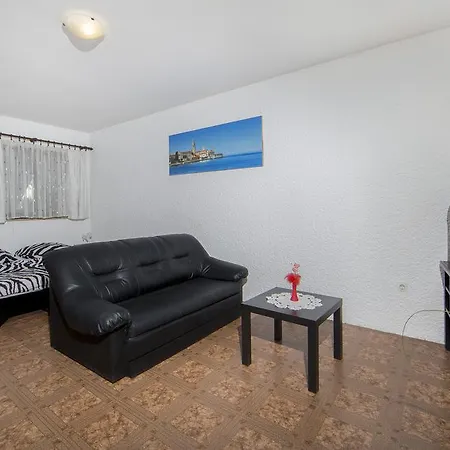 Apartment Maric *